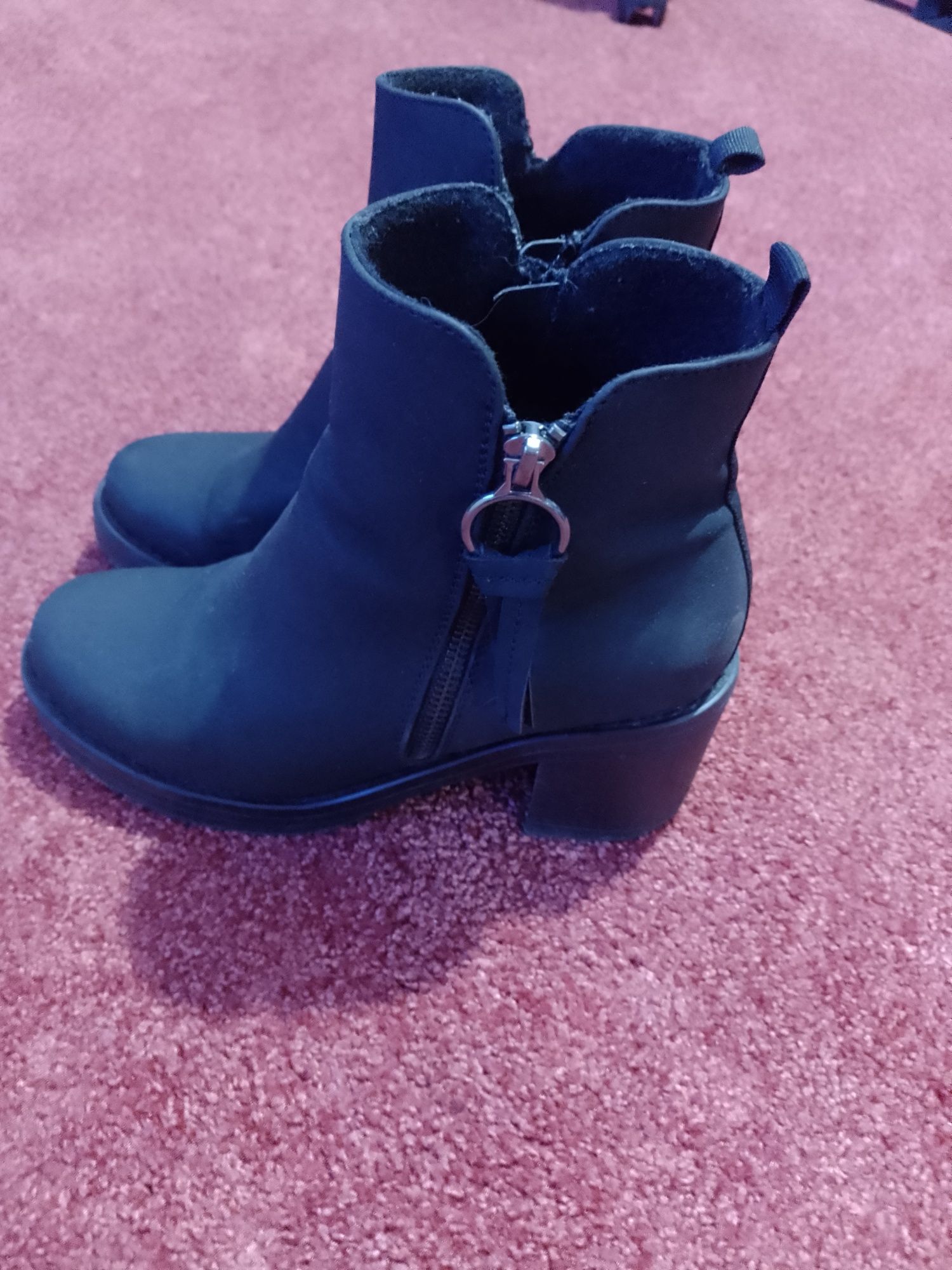 Damskie buty marki Clara Barson