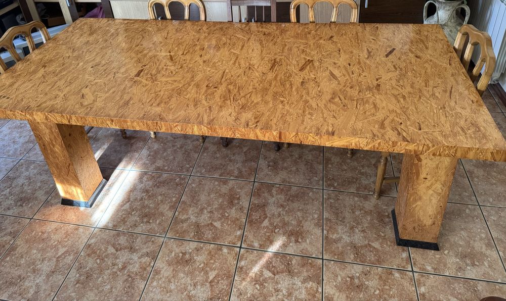 Mesa em material OSB