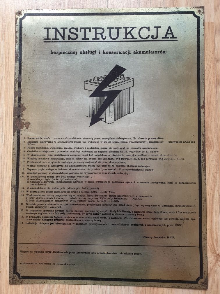 Stare tablice informacyjne, metalowe tablice instrukcje, loft