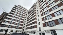 Продаж 2 км квартири поруч з центром