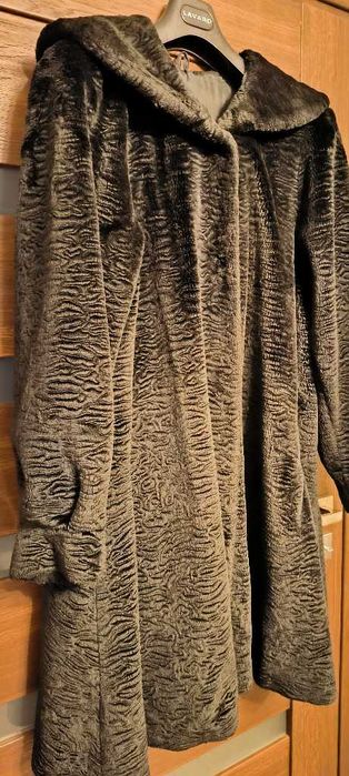 Futro czarne sztuczne - w bardzo dobrym