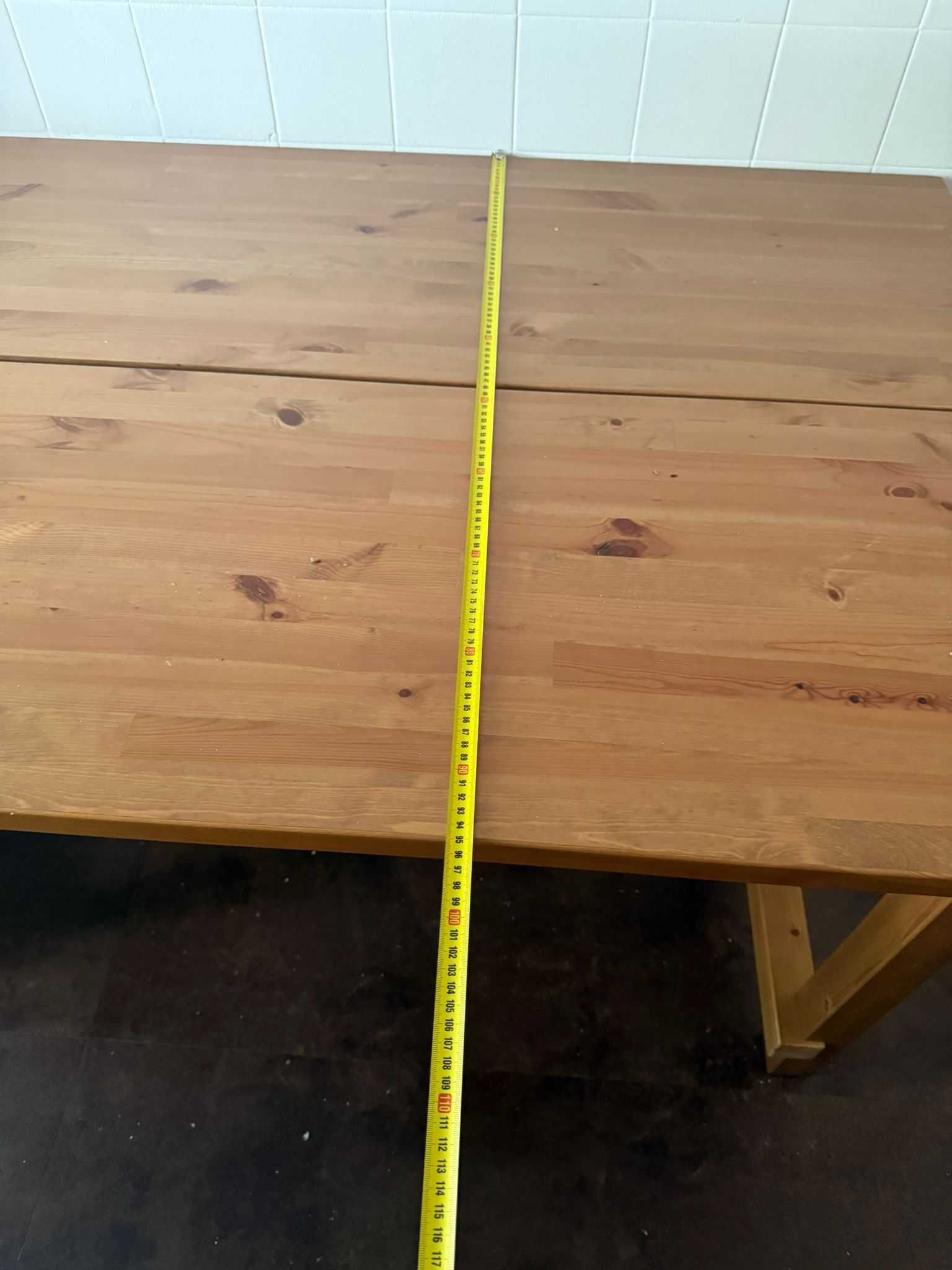 Mesa de jantar extensível em madeira maciça