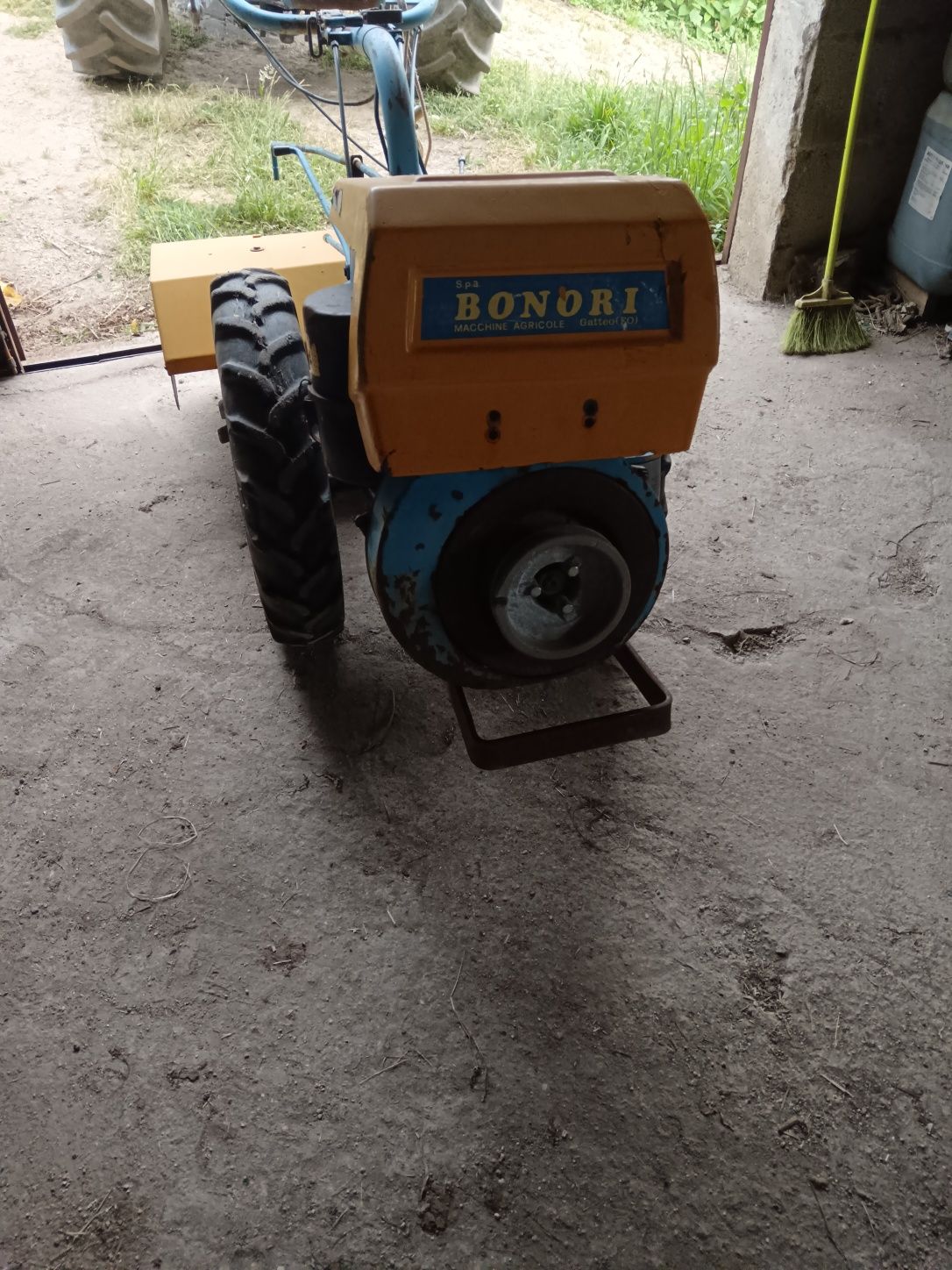 Motocultivador impecável