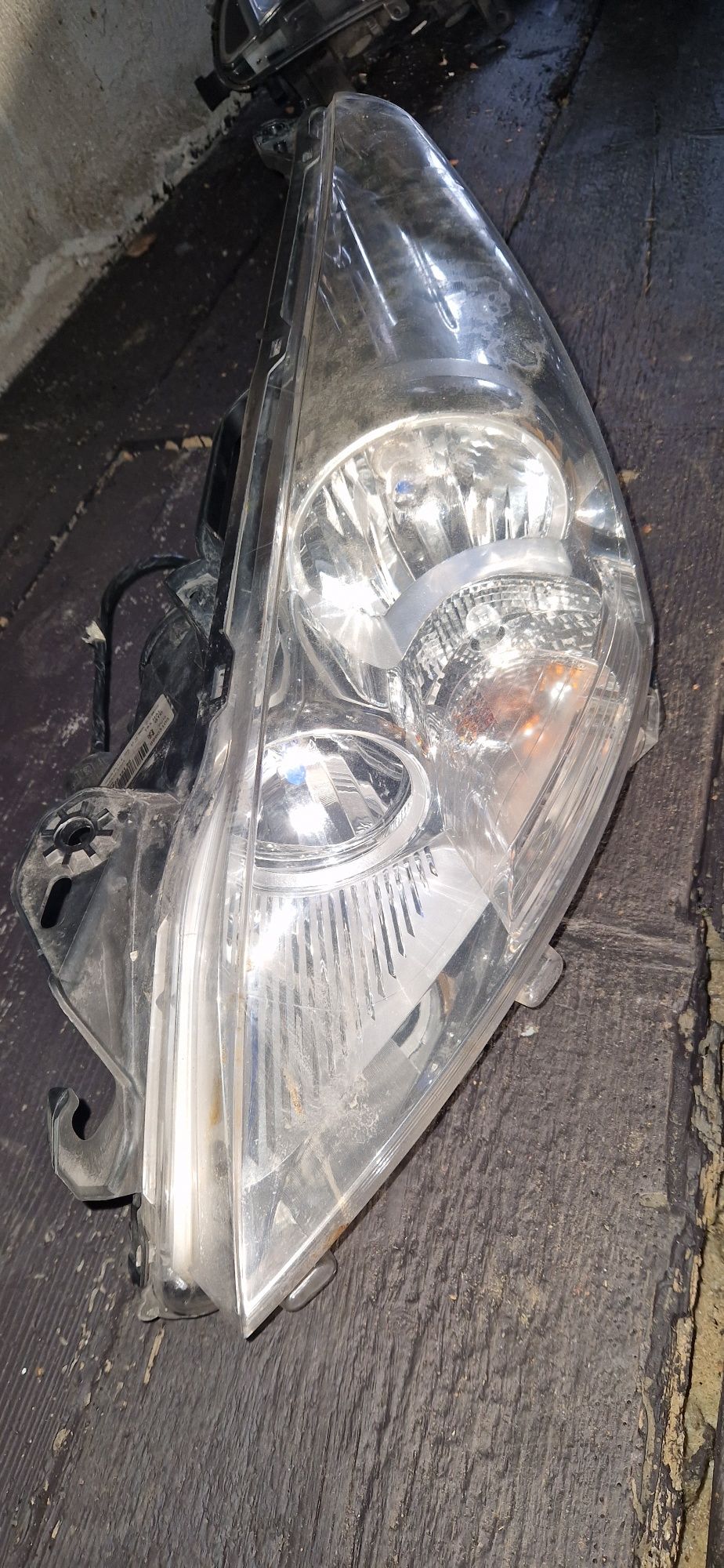 Lampa przednia lewa peugeot 3008