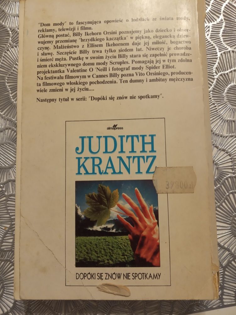 Judith Krantz Dom mody