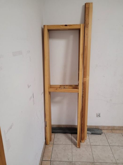 Stojak drewniany z rurka metalowa na ubrania