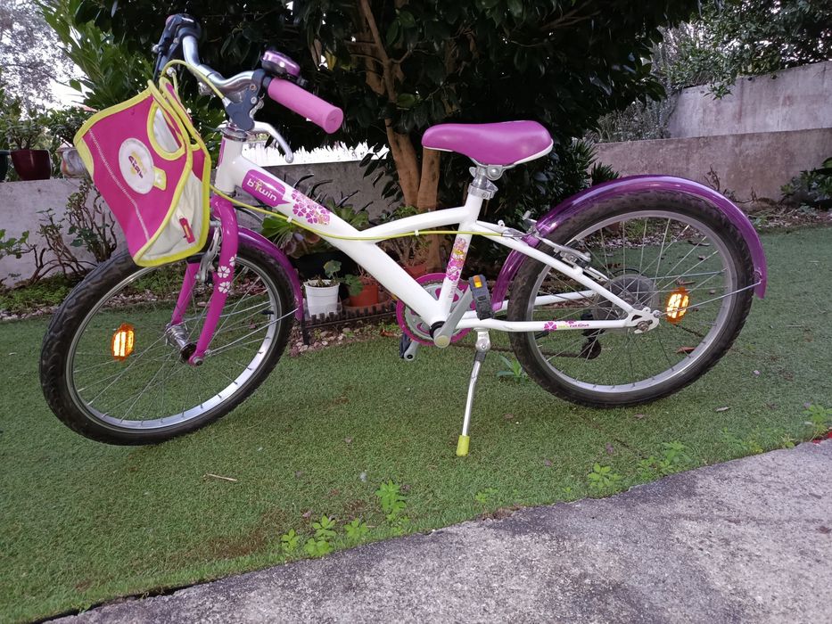 Bicicleta de menina Btwin roda 24. Oferta de capacete