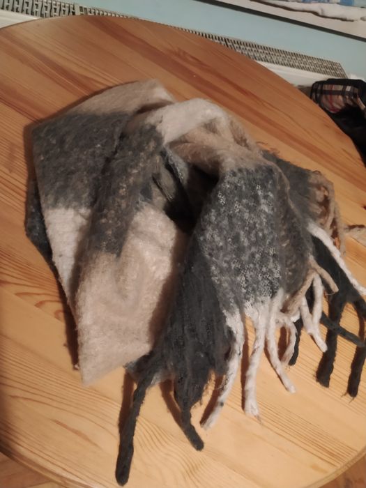 Ciepły szal w krate