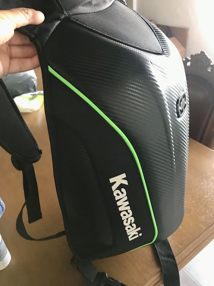 Mochila rigida Kawasaki