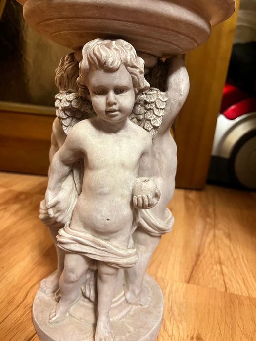 Вінтажна підставка/підсвічни з кремової смоли з херувимами та ангелами