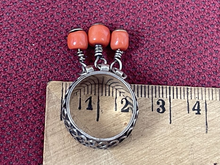 Zabytkowy Autorski Srebrny Pierścionek z Koralem Antykwarycznym