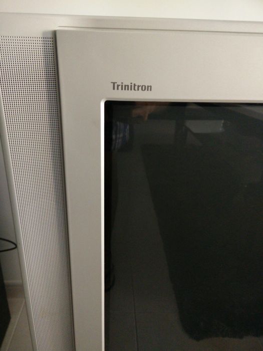 TV Sony Trinitron ecrã plano 78 cm diagonal