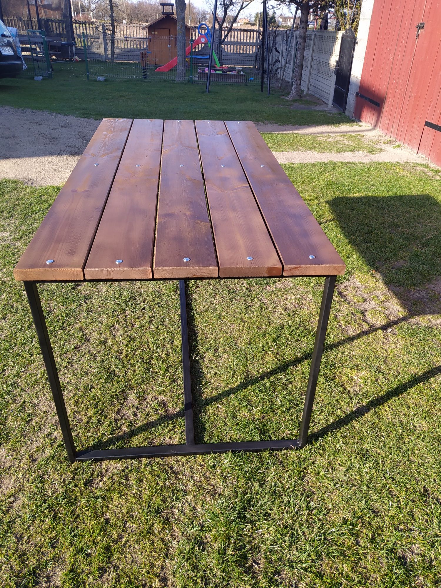 Stół ogrodowy lakierowany