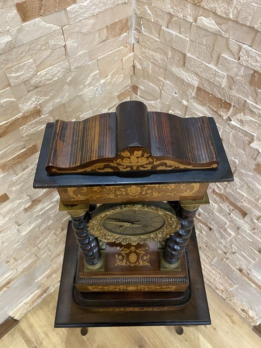 Камінний годинник