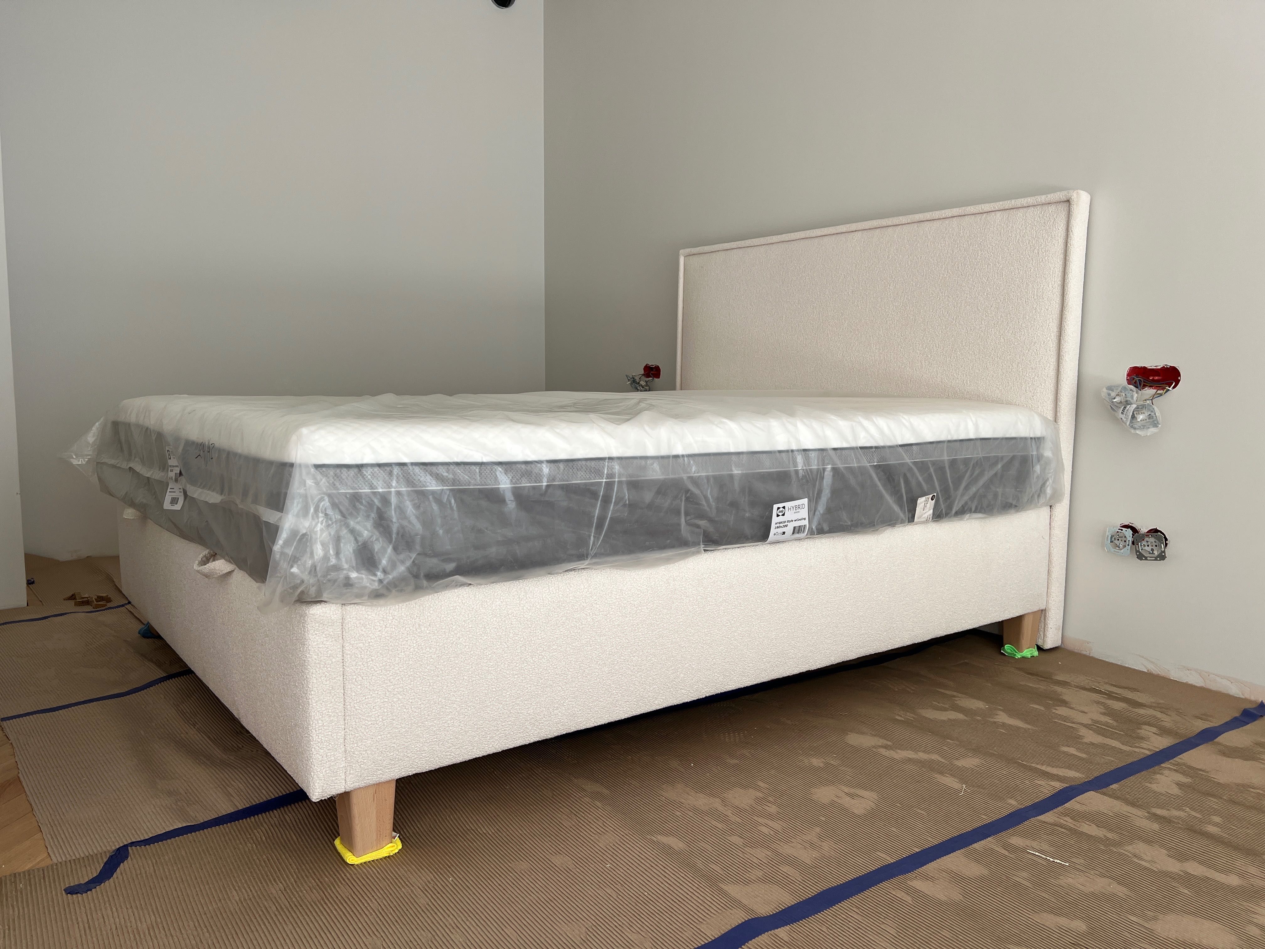 [NOWE] Łóżko kontynentalne, tapicerowane Trunk 3.0 Sealy