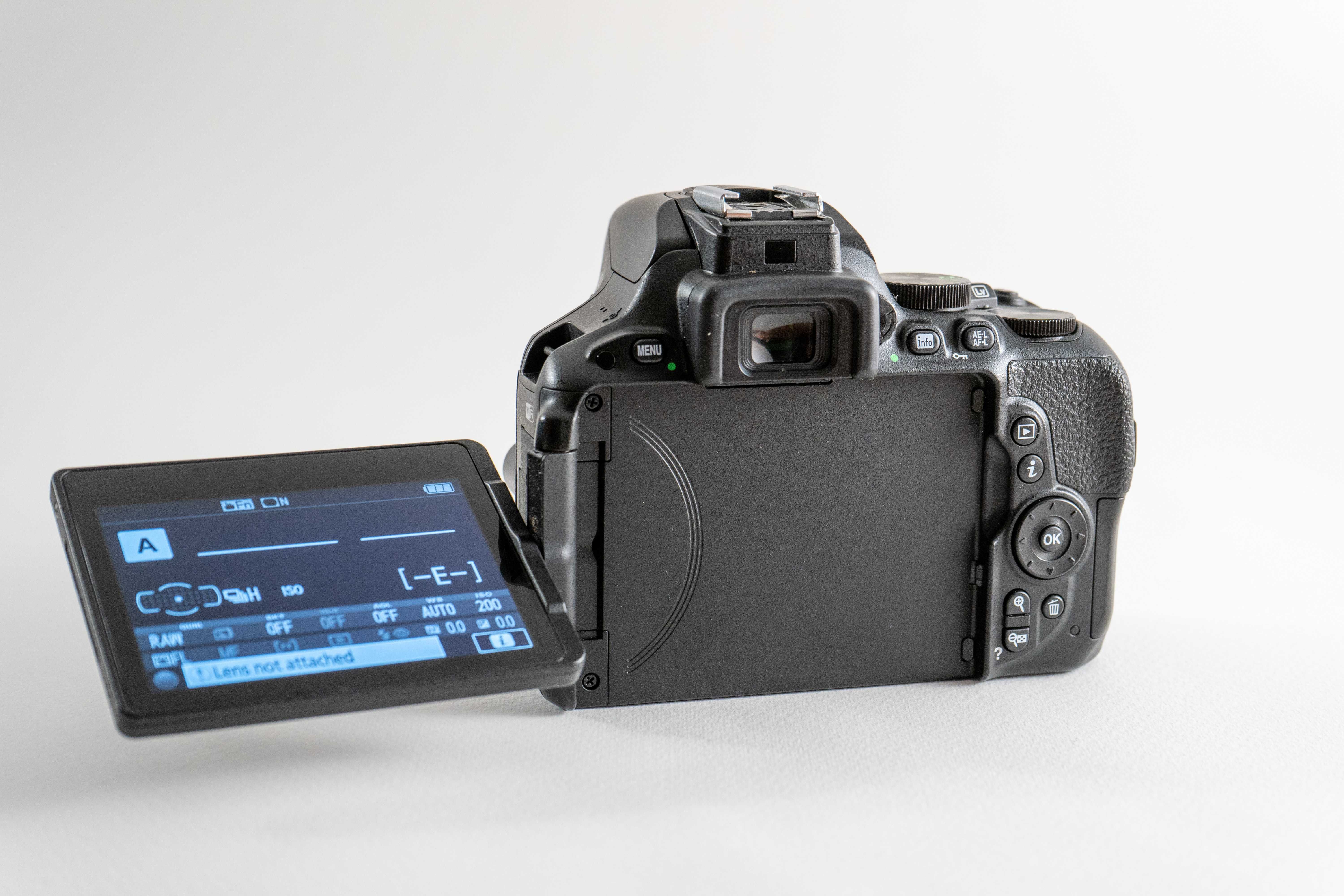 Nikon D5500 + Objectiva 18-55 + Acessórios - Kit impecável