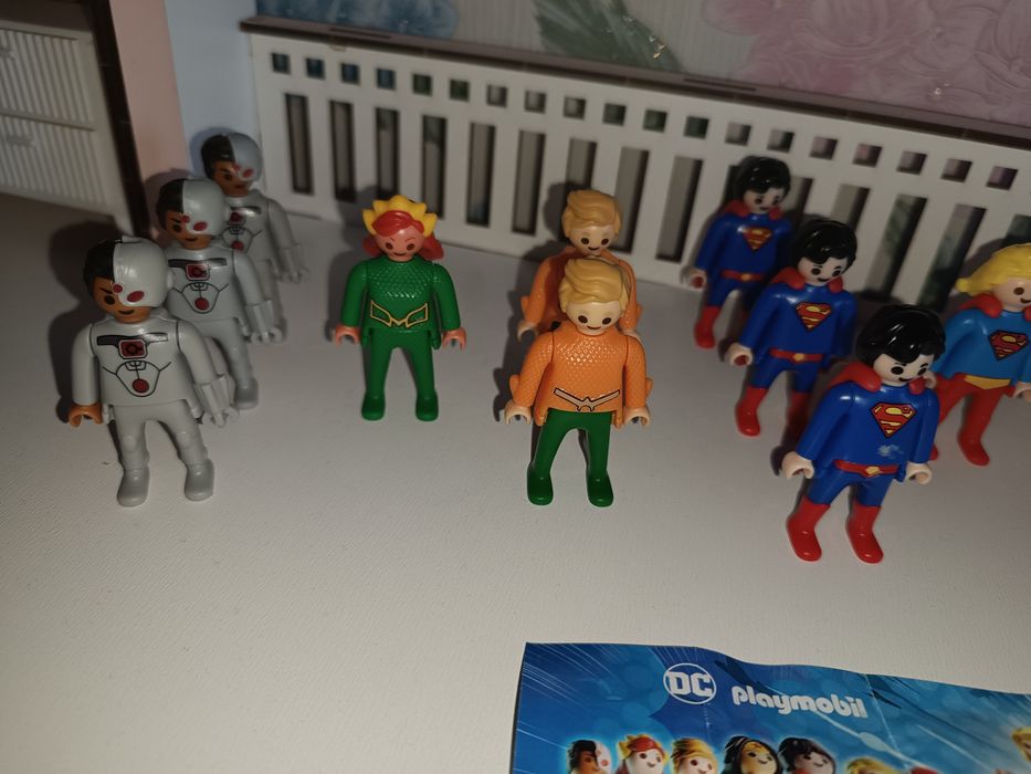 Кіндер іграшки з супергероями Playmobil