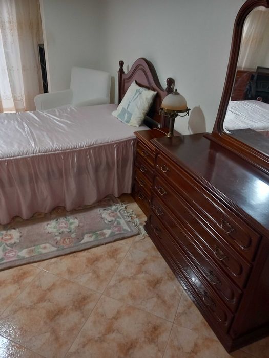 Aluga-se Quarto a Estudante Universitária - Monte Caparica - FCT