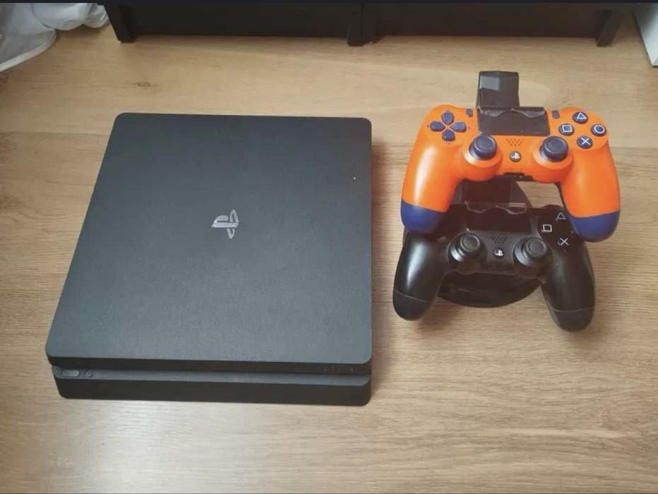 PlayStation 4 slim 500 GB + 2 lady