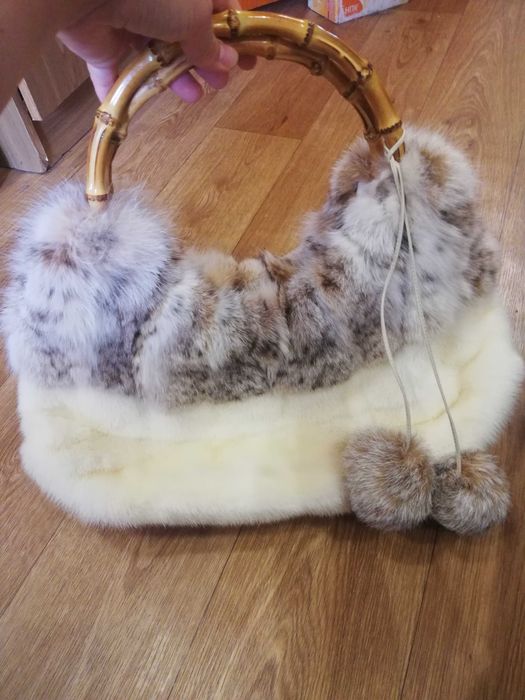 Фірмова сумка з натурального хутра