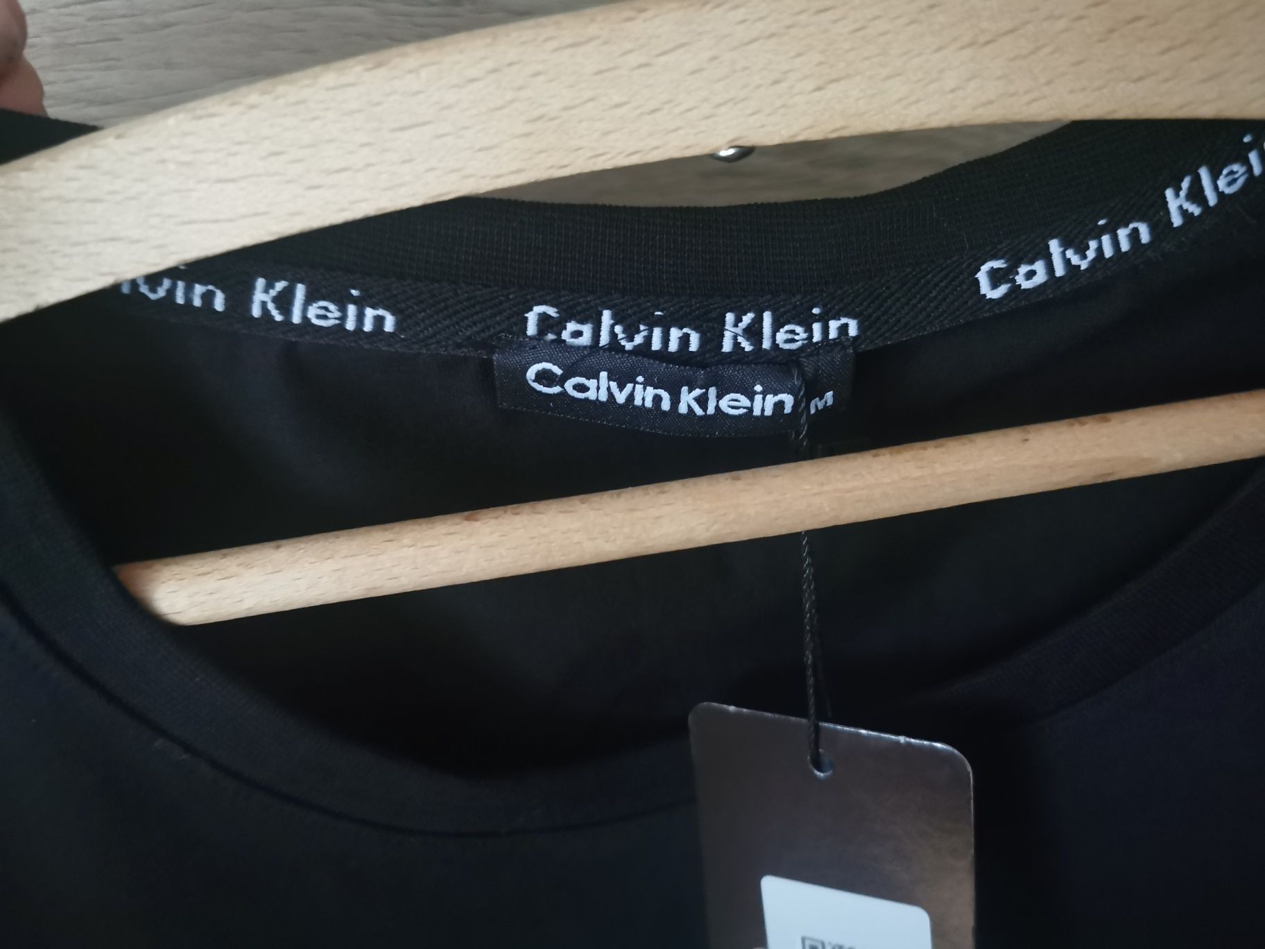 Nowa koszulka damska Calwin Klein w kolorze czarnym logo szyte i napis