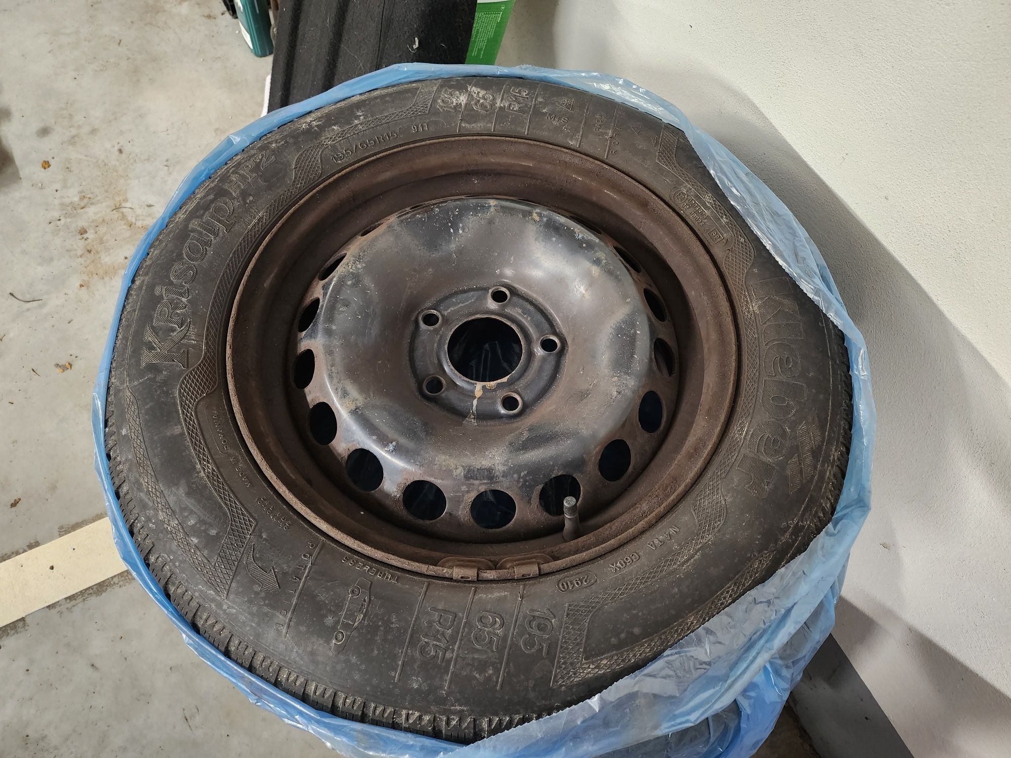 4 Fellgi stalowe 15 + opony zimowe kleber, r. 15