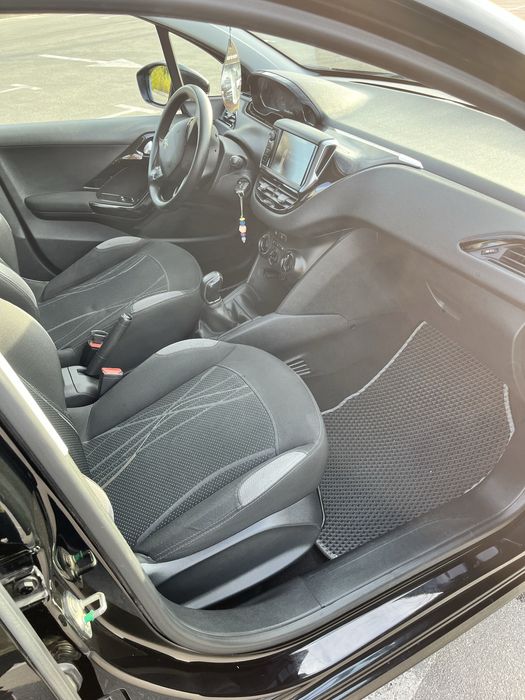 Peugeot 208 2013