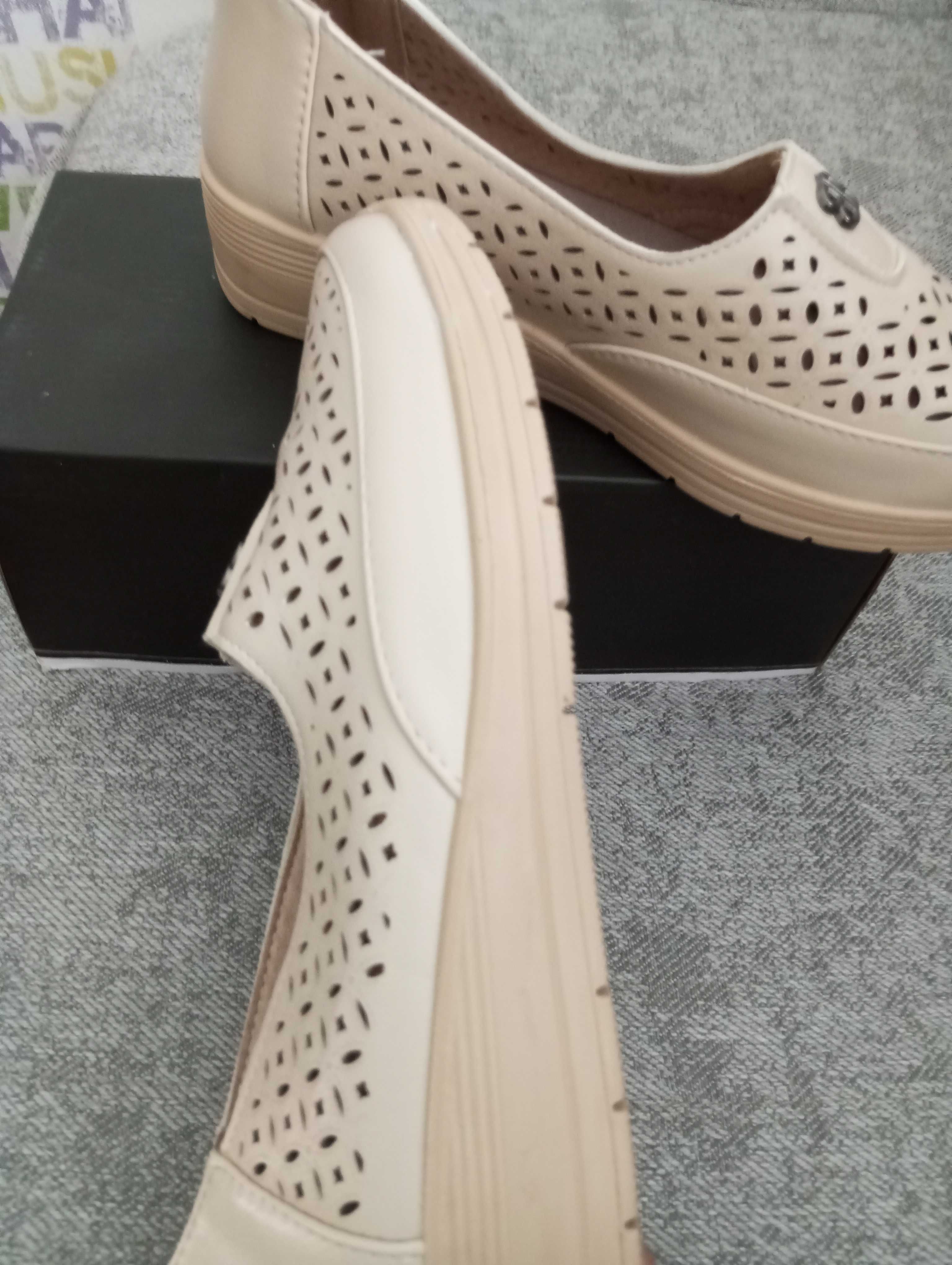 Buty  ażurowe rozmiar 37- wkładka oddychająca