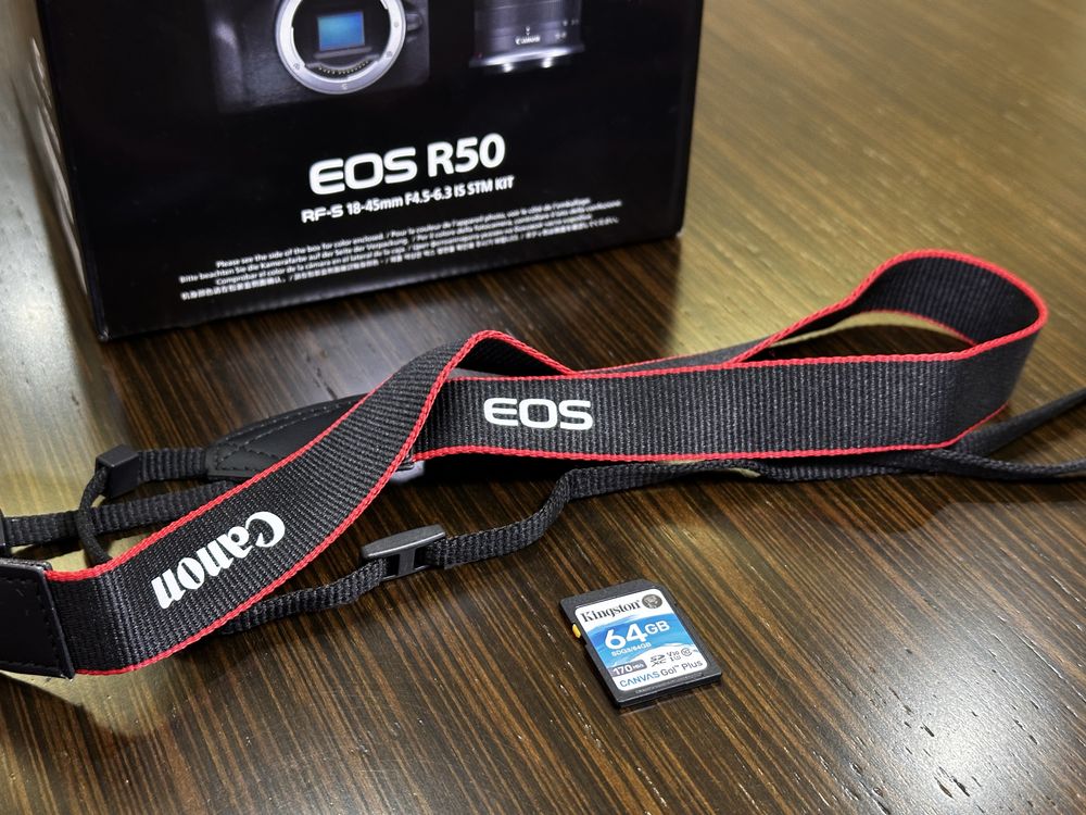 Canon R50 + 18-45mm + SD 64GB