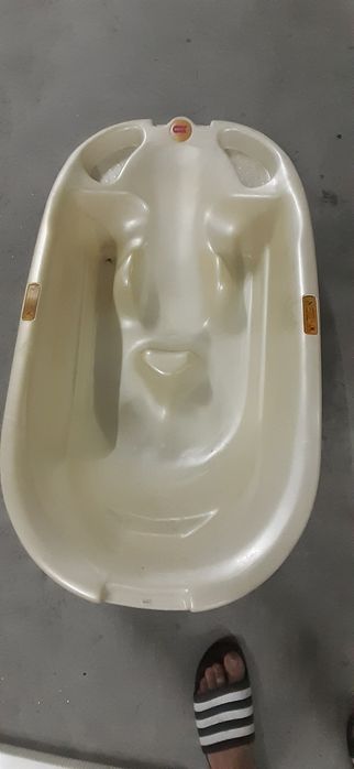 Banheira para bebé com suportes