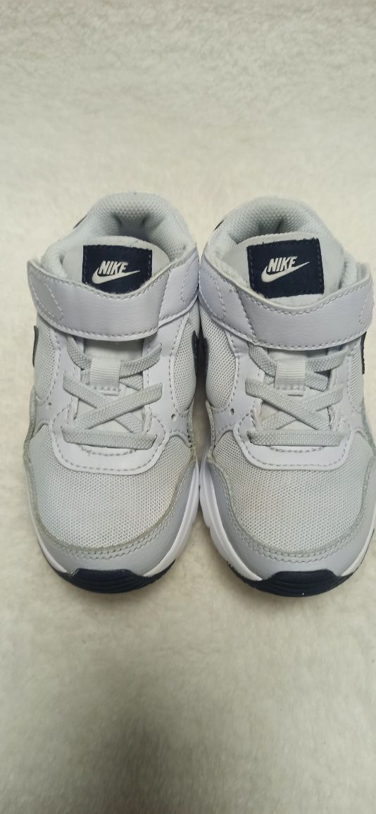 Оригінал NIKE кросівки для дівчинки, 27.5 розмір, устілка 18 см