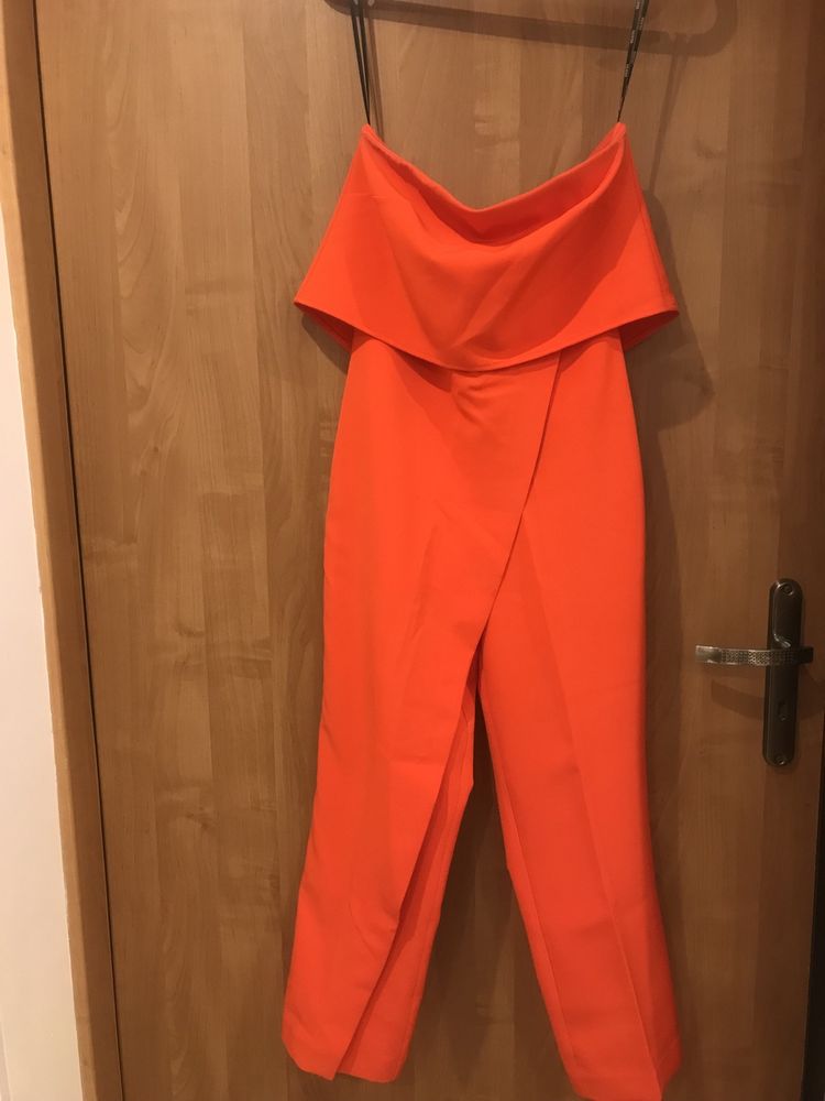 GUESS czerwony kombinezon odkryte plecy XS