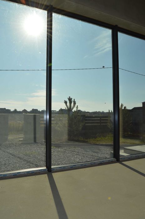 Будинок з фальцевим дахом та панорамним заскленням 75м² та 4 сот Тинне