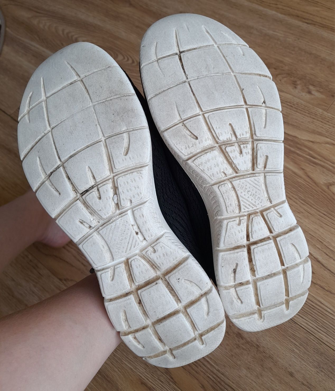Кросівки жіночі Skechers 37р. устілка 24см. Ідеальний стан.