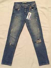 Рваные джинсы бойфренды. Европейский размер 32 (42-44). Цена снижена !