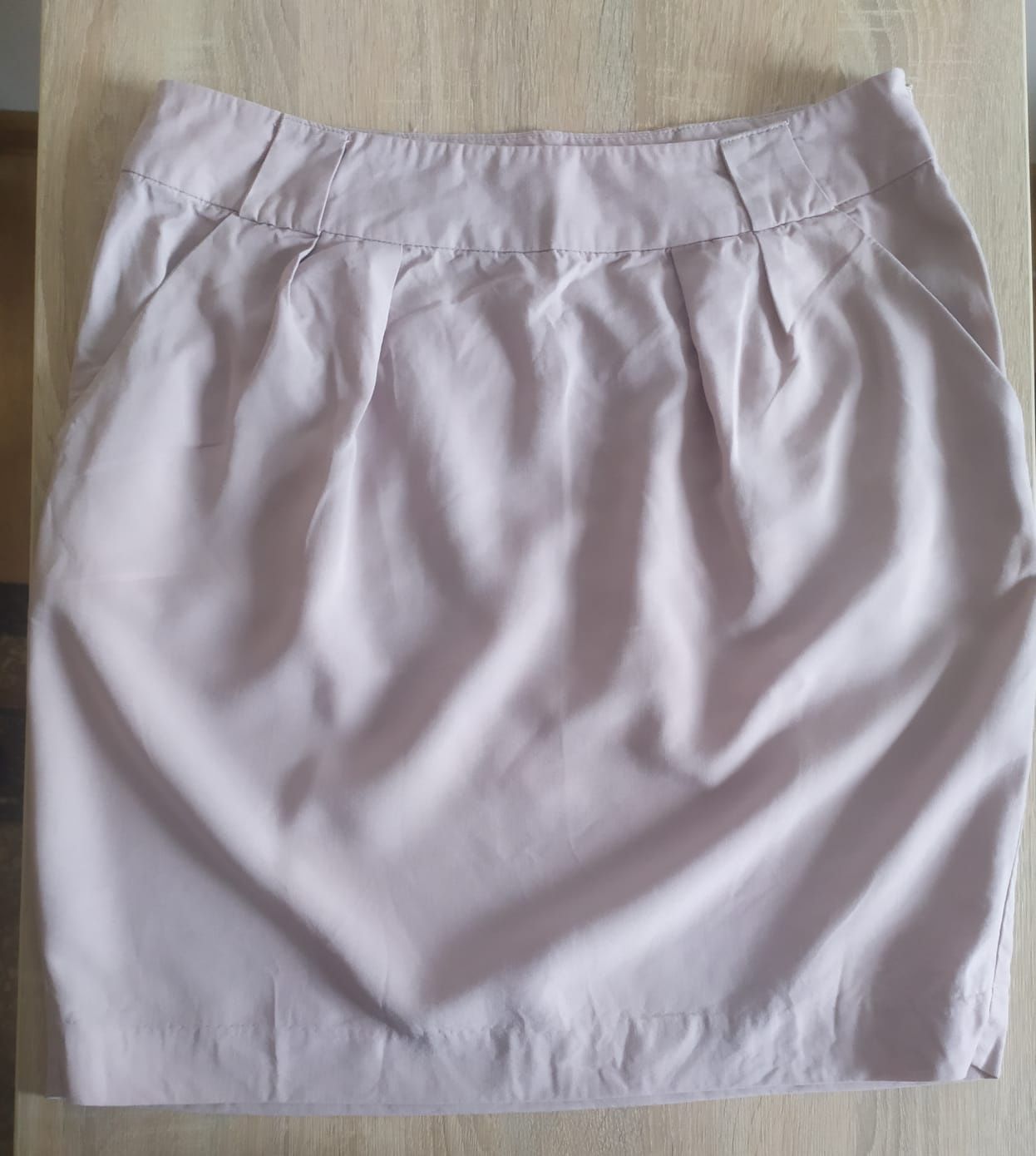 Pudrowo różowa spódniczka z kieszeniami, Reserved
Rozmiar 38
Skład - b