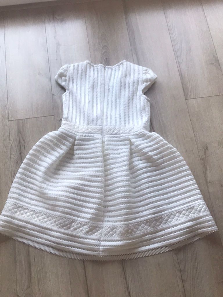 Elegancka sukienka w idealnym stanie