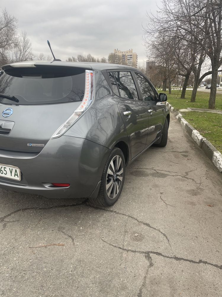 Продам nissan Leaf