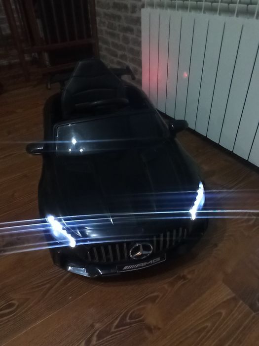 Auto Mercedes + pilot, ładowarka