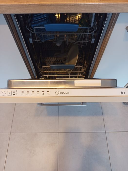 Zmywarka 45 cm do zabudowy Indesit