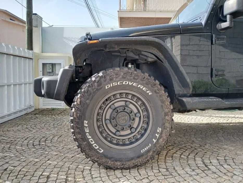 Material Jeep Wrangler JK - Jantes, Pneus, Abas e para-choques