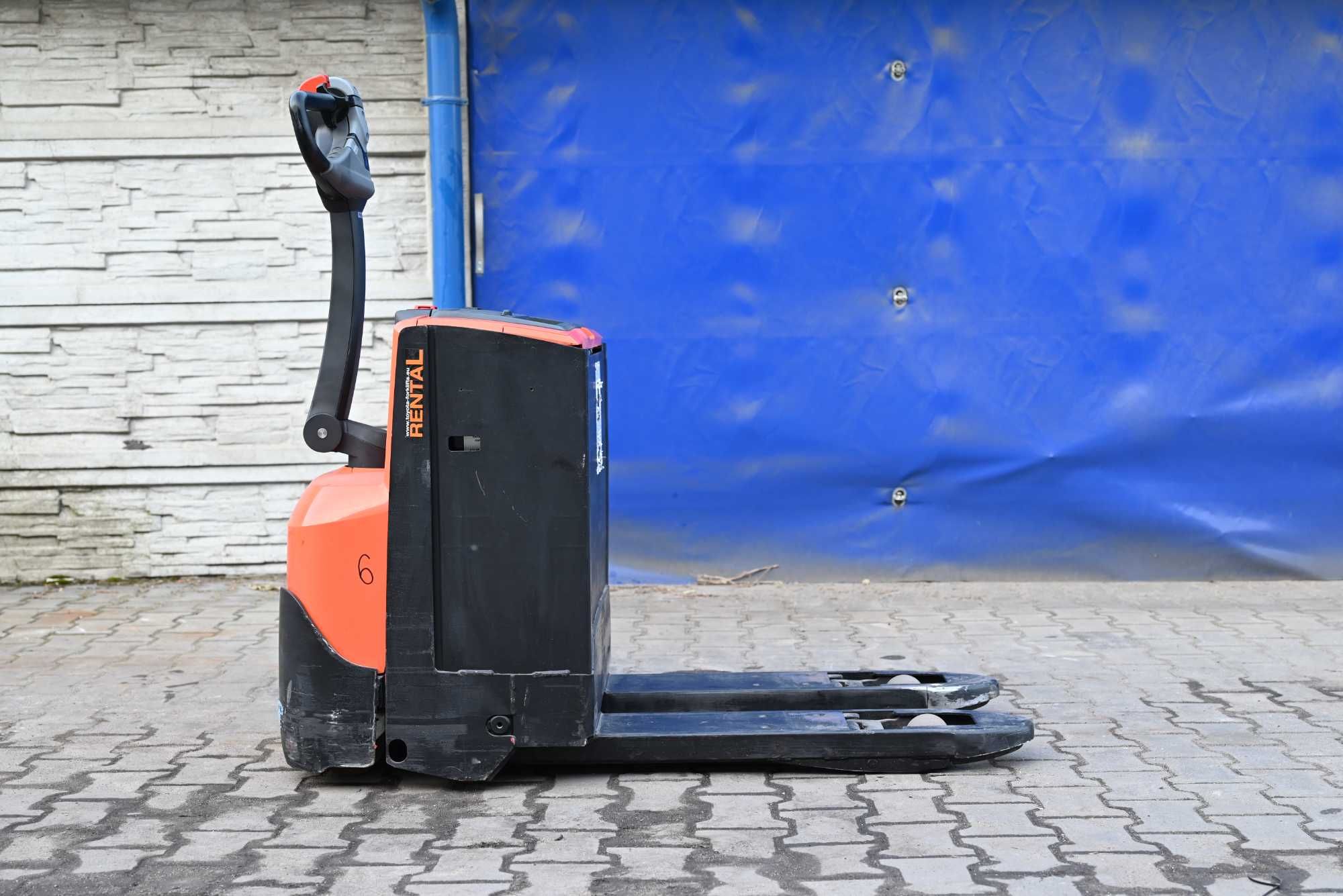 Paleciak elektryczny Toyota BT LWE 200  2000kg 80CM 2016rok FHP 400