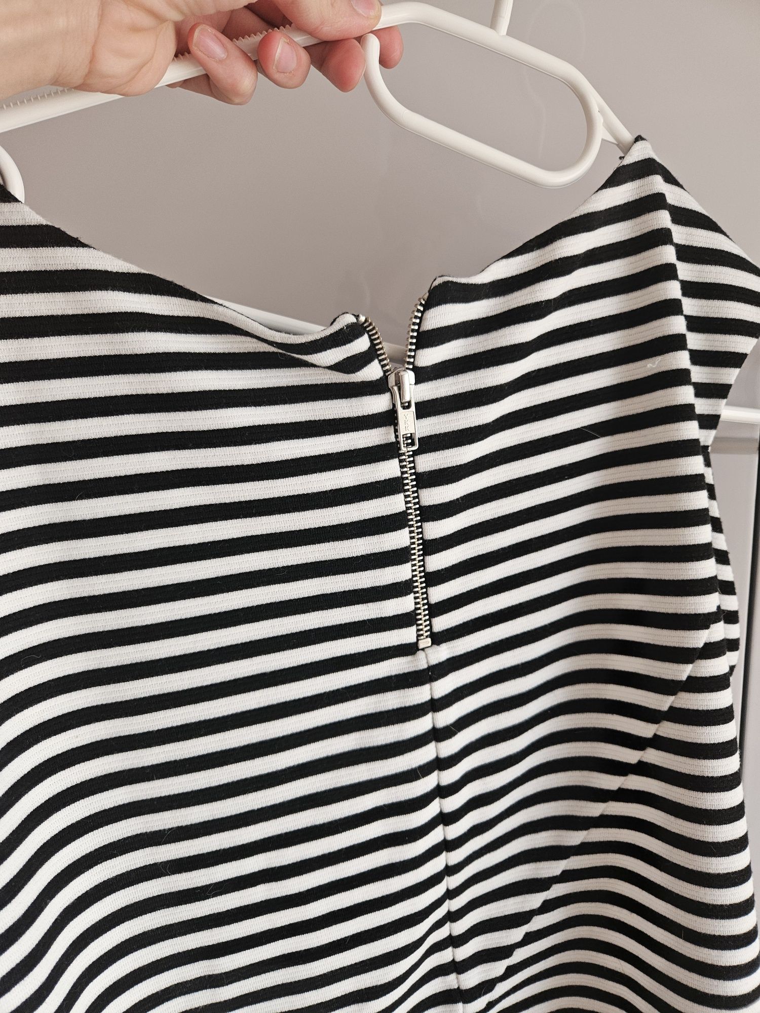 Bluzka w paski xl top z tyłu zamek bialo czarna just female