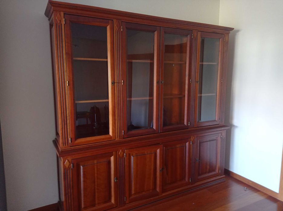 Vendo louceiro sala, em cerejeira