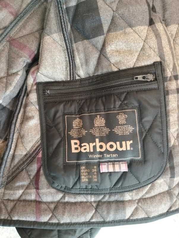 Czarna kurtka pikowana w stylu brytyjskim wiatrówka  Barbour