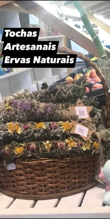 Vassoura e Tochas Artesanais com Ervas