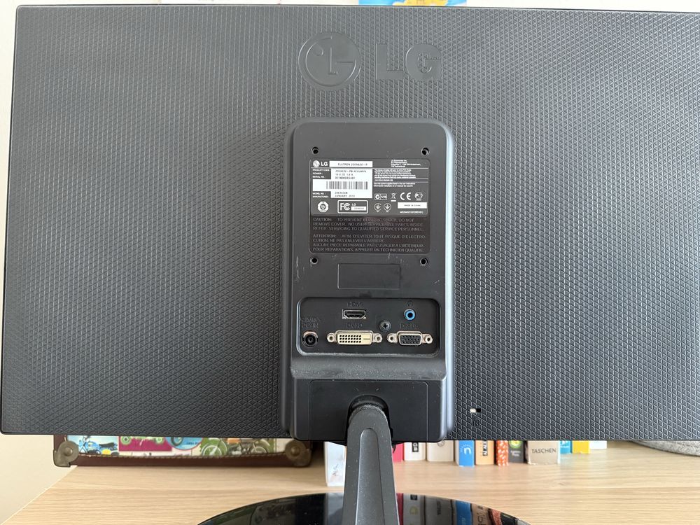 Monitor LG IPS LED 23’’ (Modelo 23EA63V-P) – Excelente Estado