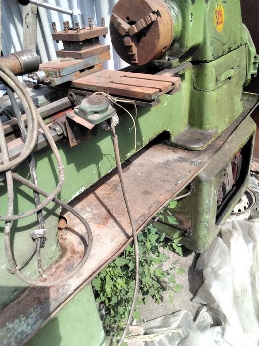 Токарний станок в хорошому стані