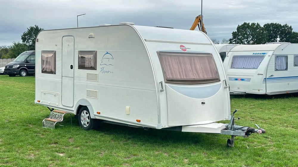 Burstner 435 TK z przedsionkiem, napędem i łóżkami piętrowymi 1200kg  Przyczepa po dużym serwisie z fakturą i gwarancją.