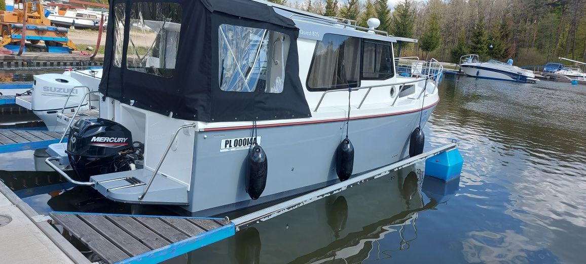 Czarter Jacht motorowy hauseboat wynajem łodzi Mazury b. patentu Quest